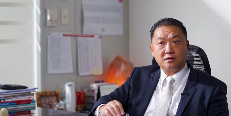 按場訪談